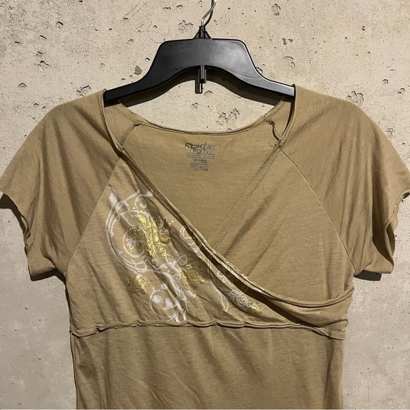 Reebok Women's Faux Wrap Short Sleeve T-Shirt Size Medium M Tan Gold - Picture 2 of 8